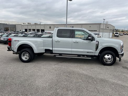Used 2025 Ford F350 Lariat image 4