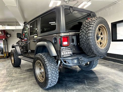 Used 2018 Jeep Wrangler Unlimited Sport S image 11