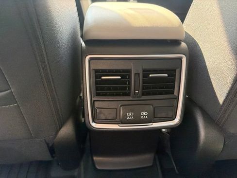 Used 2023 Subaru Forester Premium AWD/4WD image 27