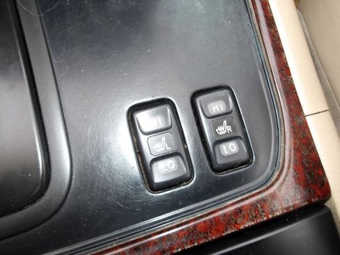 Used 2001 Toyota Land Cruiser image 18