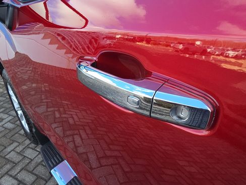 Used 2025 Chevrolet Silverado 1500 LTZ image 14