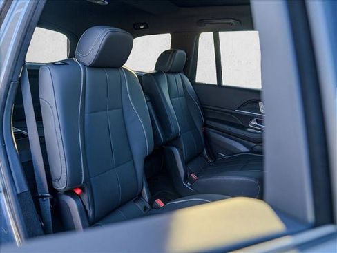 Used 2025 Mercedes-Benz GLS 450 4MATIC image 29