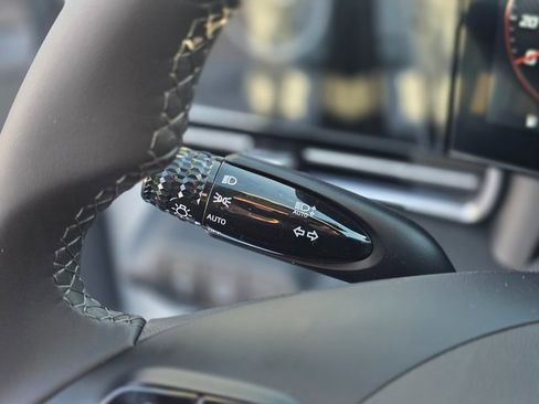 New 2025 Hyundai Elantra Limited image 30