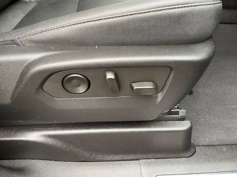 Used 2021 Chevrolet Tahoe Z71 image 32