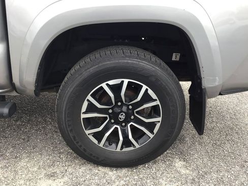 Used 2021 Toyota Tacoma TRD Sport w/ Technology Package image 13