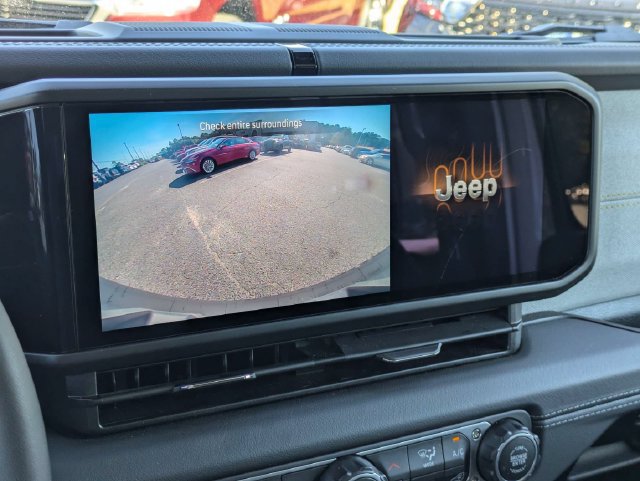 Used 2025 Jeep Wrangler Unlimited Sahara AWD/4WD image 23