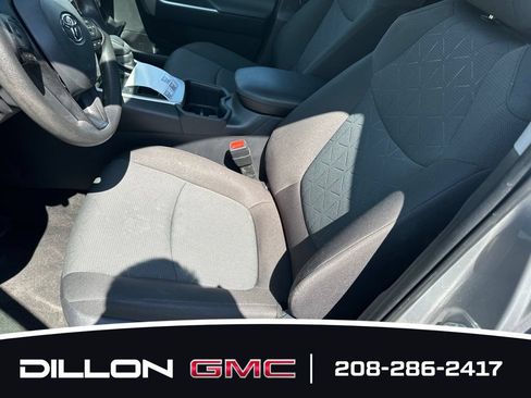 Used 2025 Toyota RAV4 XLE AWD/4WD image 13