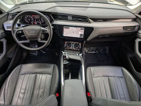 Used 2022 Audi e-tron Premium image 7