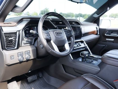Used 2025 GMC Sierra 1500 Denali AWD/4WD image 3