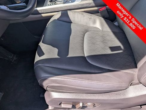 Used 2025 Kia Carnival FWD image 19