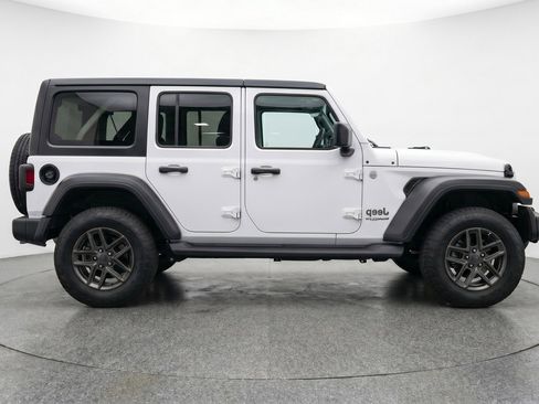 Used 2025 Jeep Wrangler Unlimited Sport AWD/4WD image 11