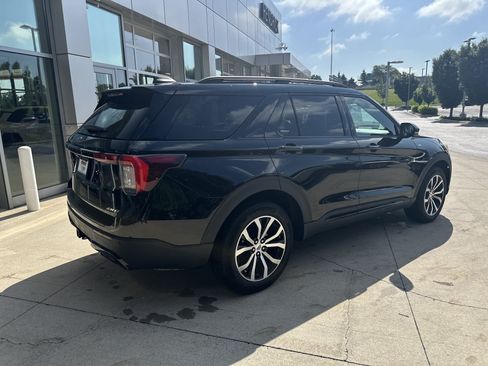 Used 2025 Ford Explorer ST-Line AWD/4WD image 6