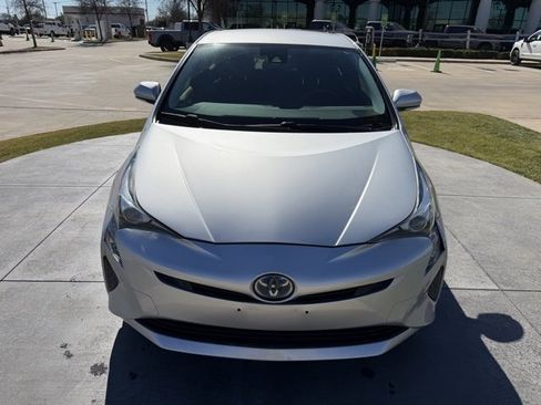 Used 2018 Toyota Prius Four image 2