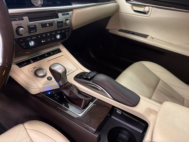 Used 2018 Lexus ES 350 w/ Luxury Package w/Wood Trim FWD image 35