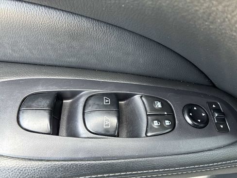 Used 2019 Nissan Pathfinder SV FWD image 15