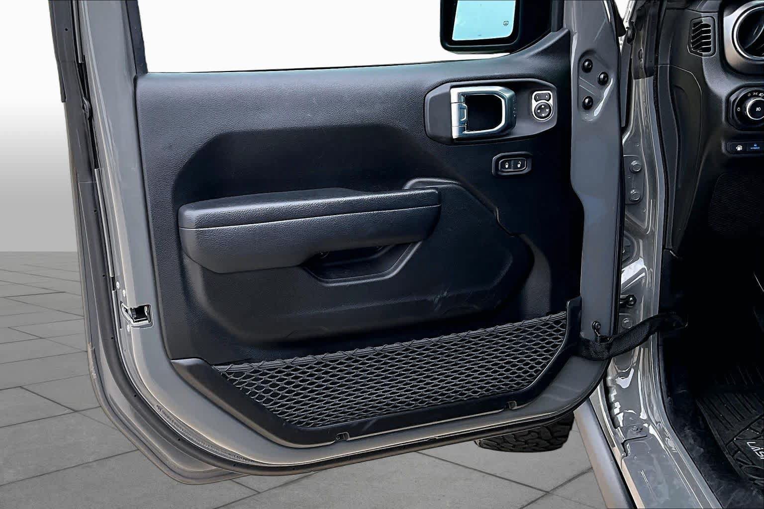 Used 2023 Jeep Wrangler Unlimited Rubicon 4xe w/ Cold Weather Group AWD/4WD image 19