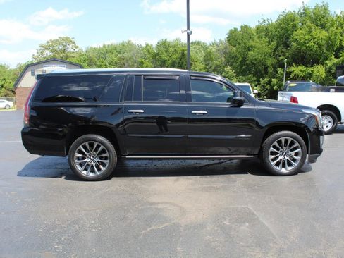Used 2019 Cadillac Escalade ESV Platinum w/ Escalade Sport Edition AWD/4WD image 4