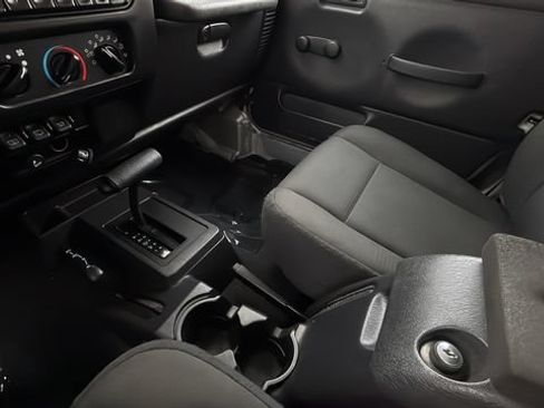 Used 2006 Jeep Wrangler Unlimited AWD/4WD image 15