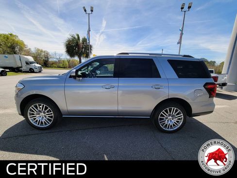 Used 2024 Ford Expedition Limited image 3