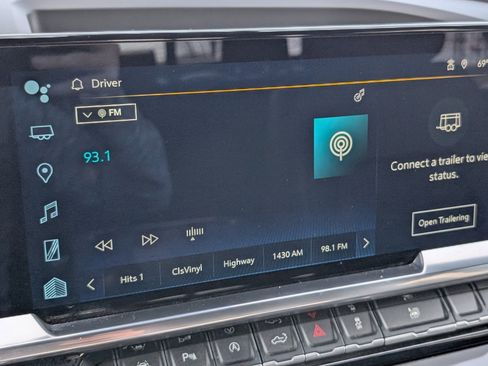 Used 2023 Chevrolet Silverado 1500 High Country w/ High Country Premium Package image 12