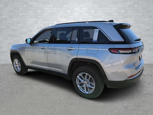 Used 2025 Jeep Grand Cherokee Laredo X image 7