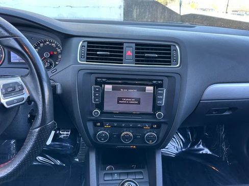 Used 2013 Volkswagen Jetta GLI Autobahn image 21