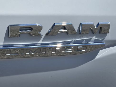 Used 2022 RAM 1500 Limited AWD/4WD image 3
