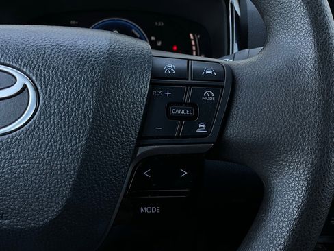 Used 2025 Toyota Camry LE image 32