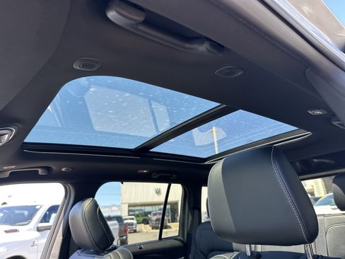 New 2025 Jeep Grand Cherokee Limited w/ Luxury Tech Group II AWD/4WD image 15