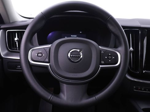 Certified 2025 Volvo XC60 B5 Core AWD/4WD image 17