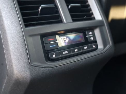 Used 2022 Volkswagen Atlas SEL Premium image 28