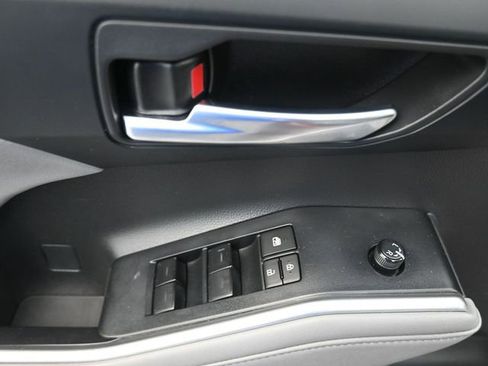 Used 2023 Toyota Highlander XLE image 23