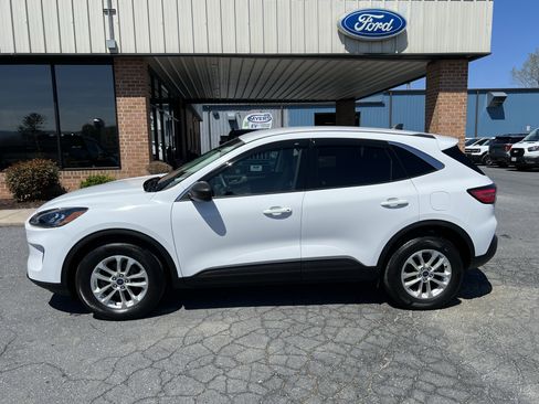 Used 2022 Ford Escape SE image 1