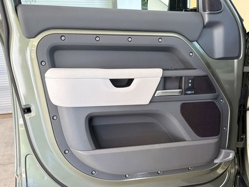 Used 2025 Land Rover Defender 110 X-Dynamic SE AWD/4WD image 13