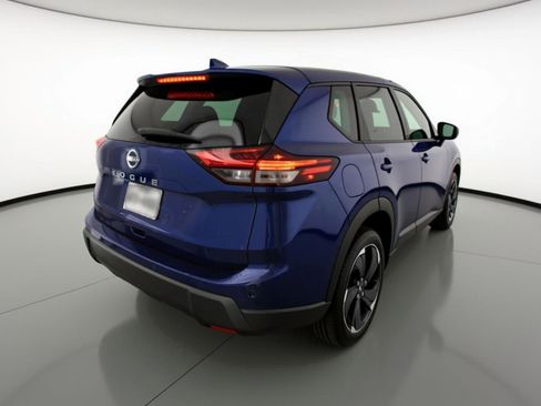 Used 2025 Nissan Rogue SV FWD image 9