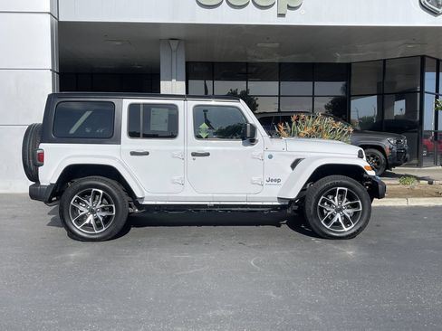 Used 2024 Jeep Wrangler Unlimited AWD/4WD image 6