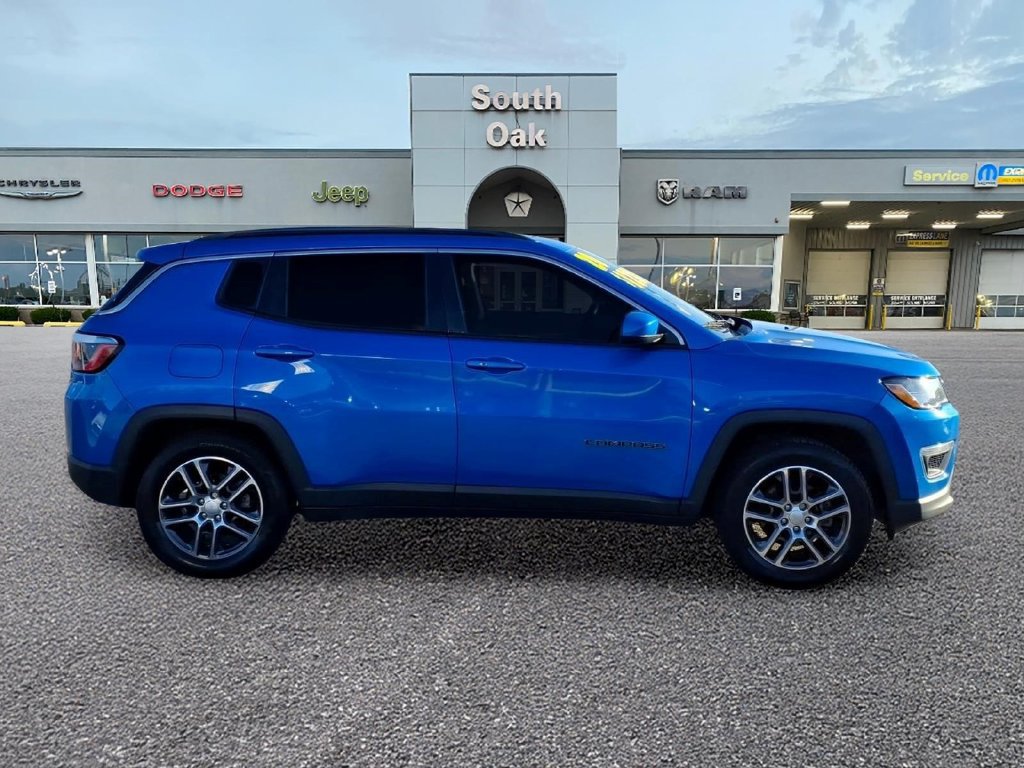 Used 2020 Jeep Compass Latitude w/ Popular Equipment Group FWD image 2