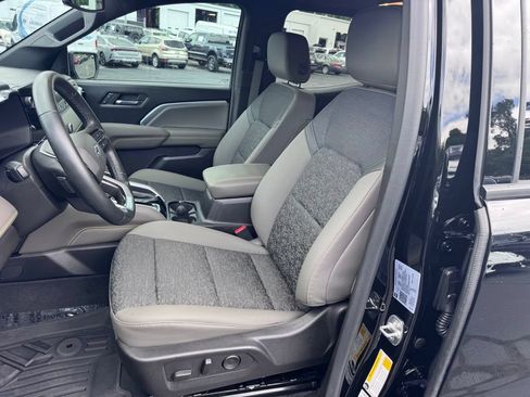 Used 2024 Chevrolet Colorado ZR2 w/ Technology Package AWD/4WD image 21