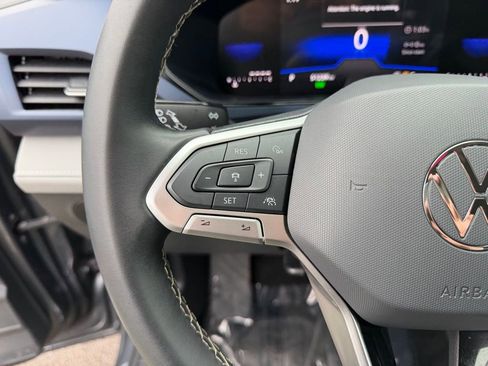 Used 2024 Volkswagen Taos SE image 19