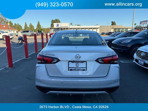 Used 2021 Nissan Versa SV image 5