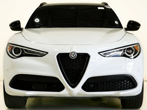 Used 2023 Alfa Romeo Stelvio Veloce AWD/4WD image 2