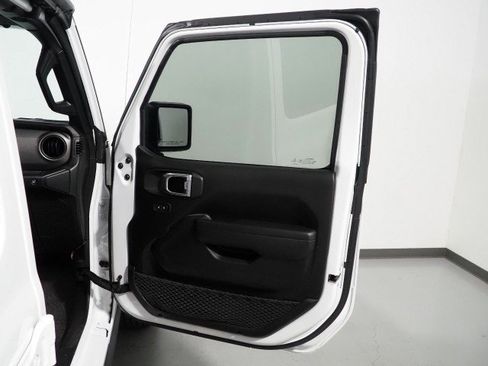 Used 2023 Jeep Wrangler Willys image 43