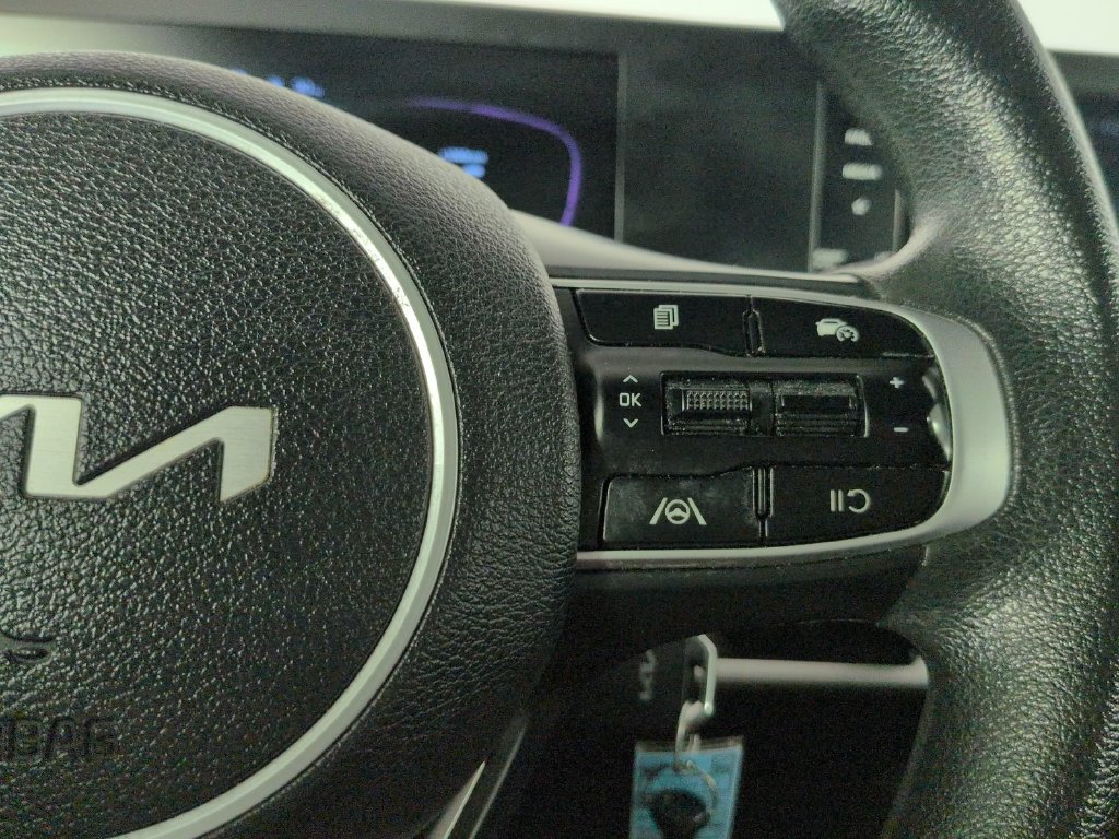 Used 2025 Kia Sportage LX FWD image 41