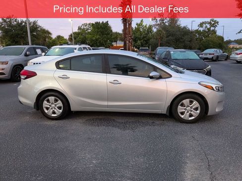 Used 2017 Kia Forte LX FWD image 3