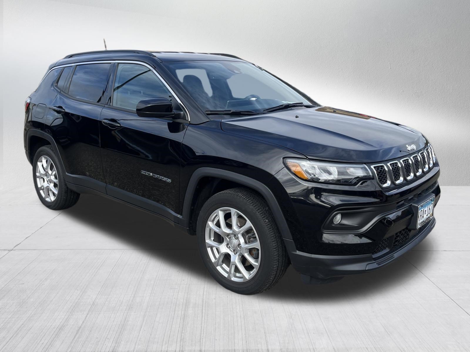 Used 2023 Jeep Compass Latitude AWD/4WD image 3
