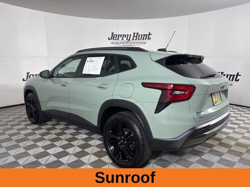 Used 2025 Chevrolet Trax ACTIV w/ Sunroof Package image 7