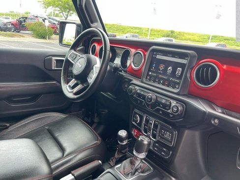 Used 2022 Jeep Wrangler Unlimited Rubicon w/ Cold Weather Group AWD/4WD image 7