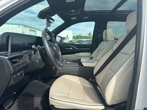 Used 2024 Cadillac Escalade Sport w/ LPO, ONYX Package image 5