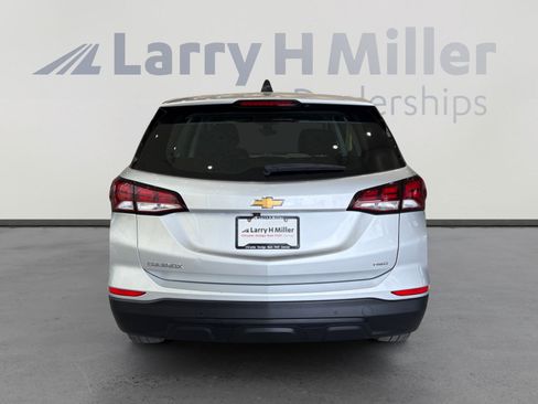 Used 2022 Chevrolet Equinox LS AWD/4WD image 4