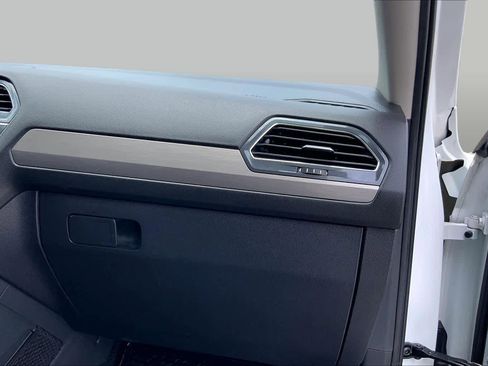 Used 2018 Volkswagen Tiguan SE w/ Panoramic Sunroof Package FWD image 18